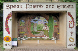 Hipper Well Dressing
